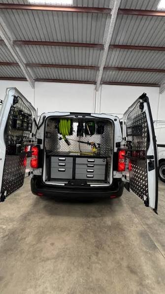 Equipo de detailing a domicilio trabajando en Torrejón de Ardoz