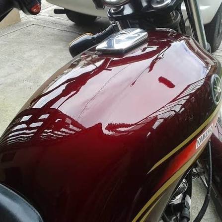 Pulido de pintura y carenado de moto en taller de Torrejón de Ardoz